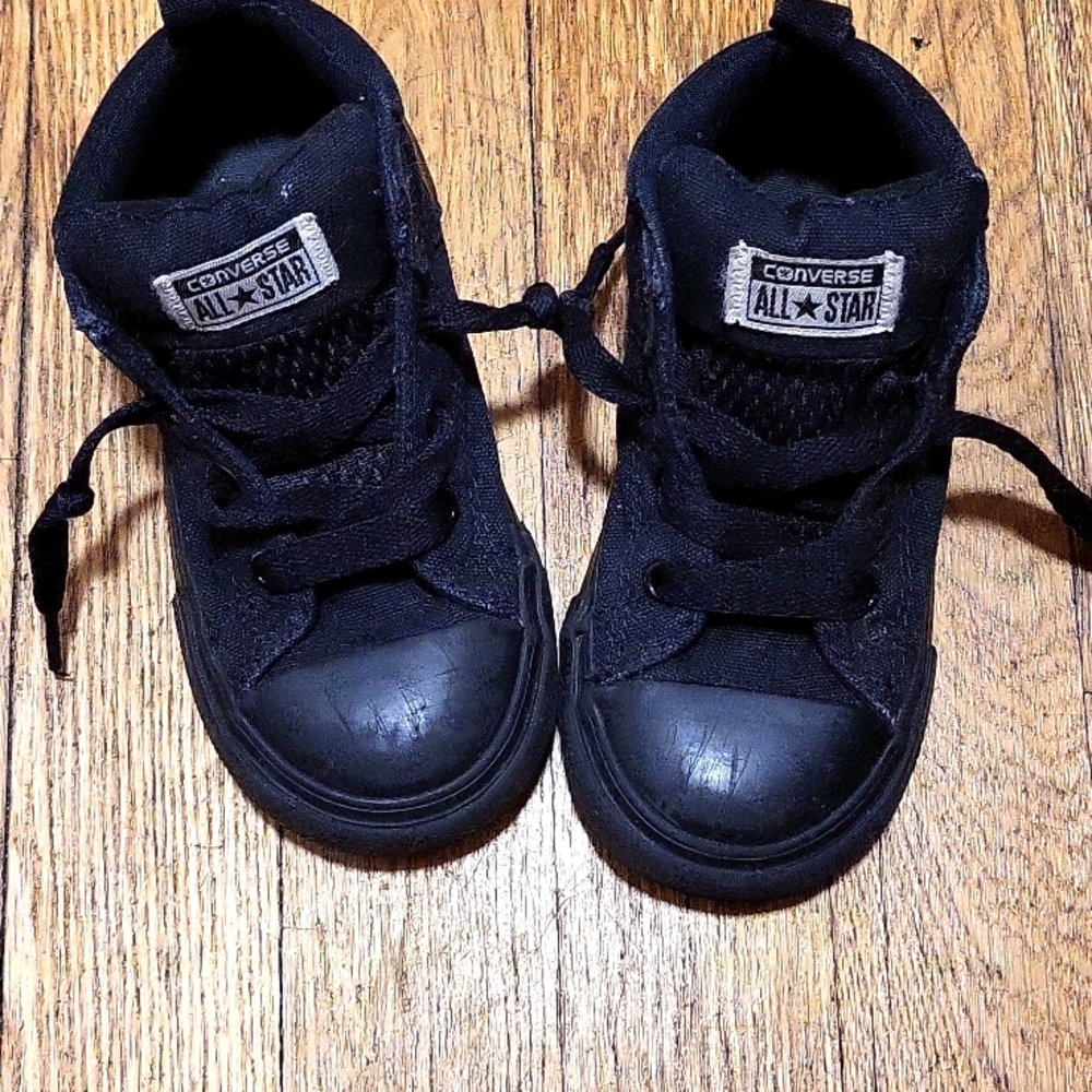 Black Tieless Converse